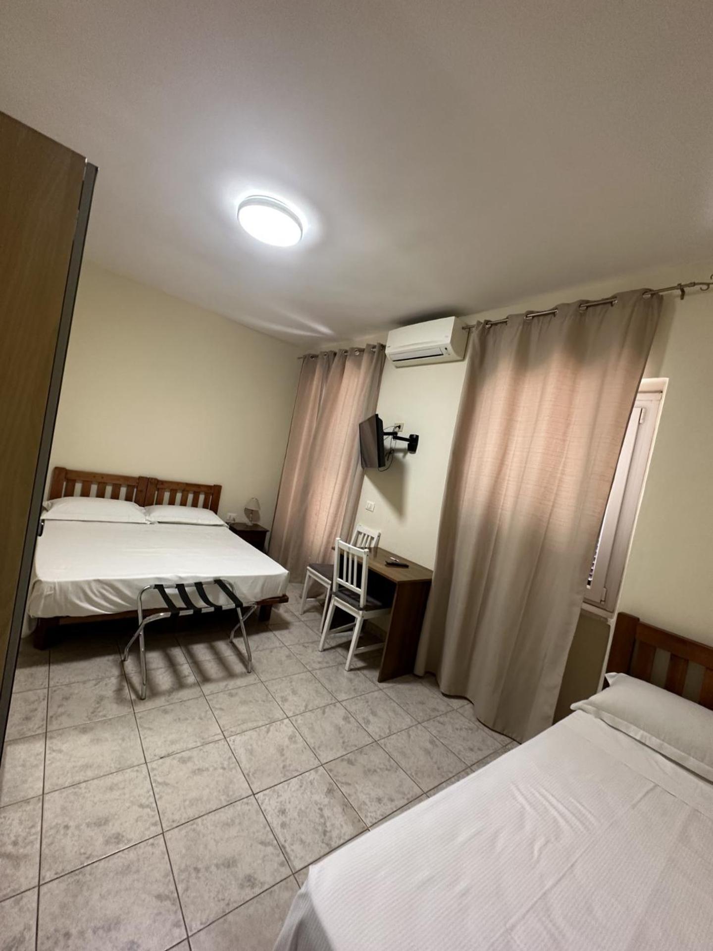 Hotel Le Rose Tivoli Terme Luaran gambar
