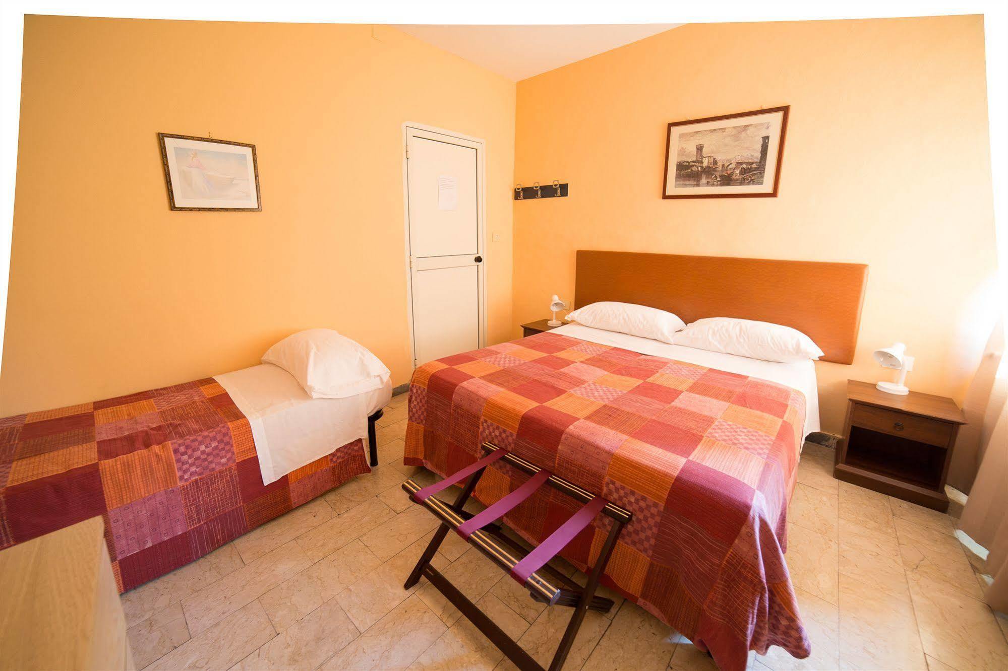 Hotel Le Rose Tivoli Terme Luaran gambar