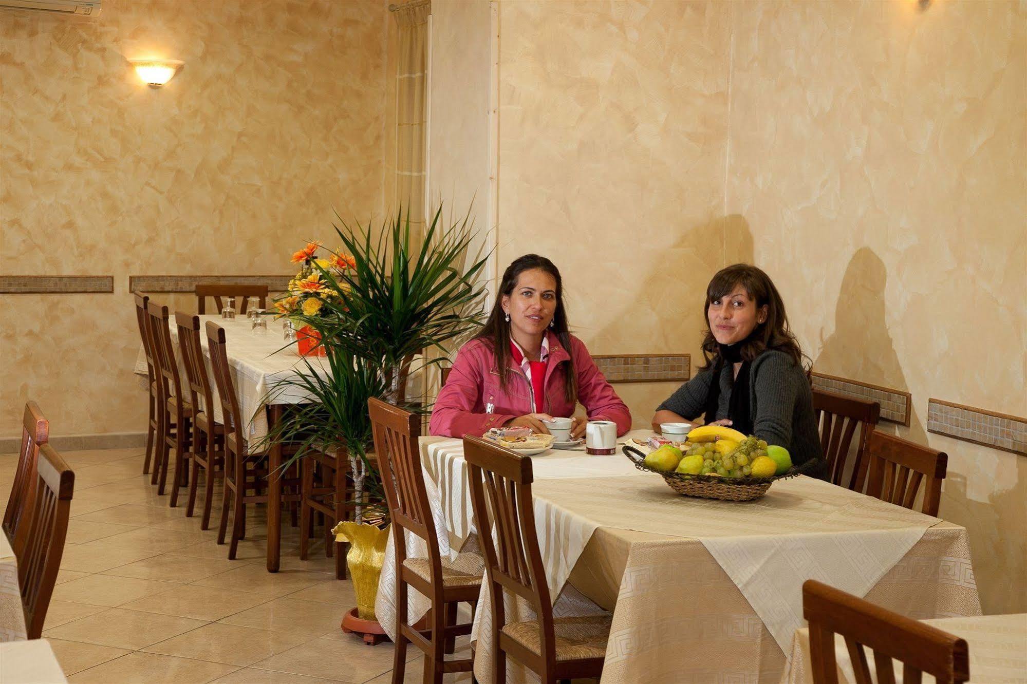 Hotel Le Rose Tivoli Terme Luaran gambar